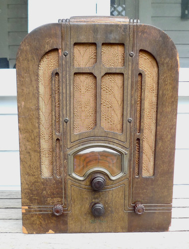 Antique rca victor tube radio - antique,