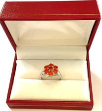 STUNNING VINTAGE 9CT WHITE GOLD RING SET WITH 7 ROUND CUT MEXICAN FIRE OPALS