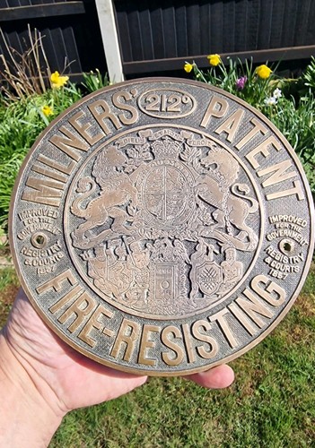 Safe plaque plate - safe,