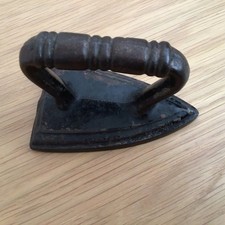 Small Vintage Flat Iron/sad Iron
