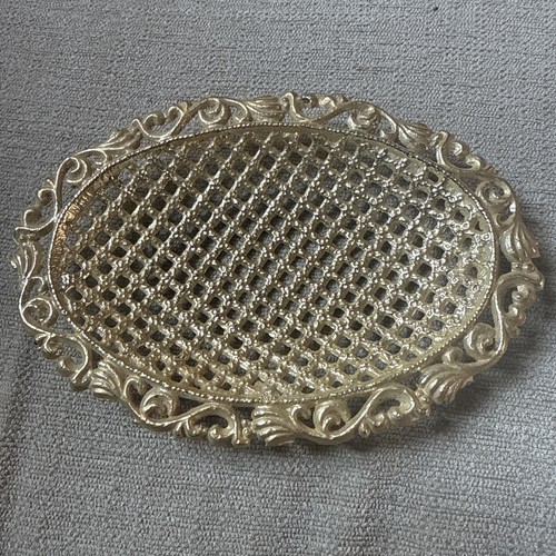 Vtg ornate gold - tone, oval