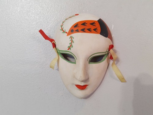 Wall hanging face mask hand - hanging,