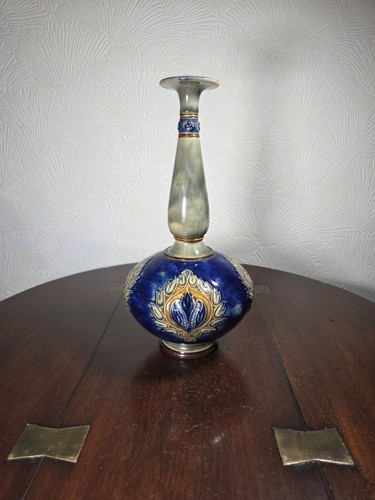 Antique royal doulton - royal,