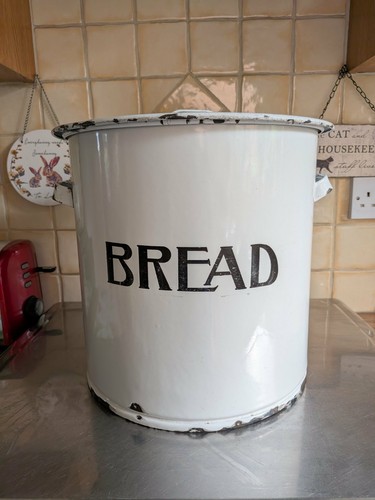 Vintage white enamel - white, bread