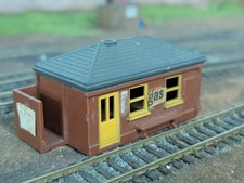 Triang R62 Station Waiting