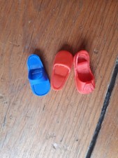 Vintage sindy odd shoes