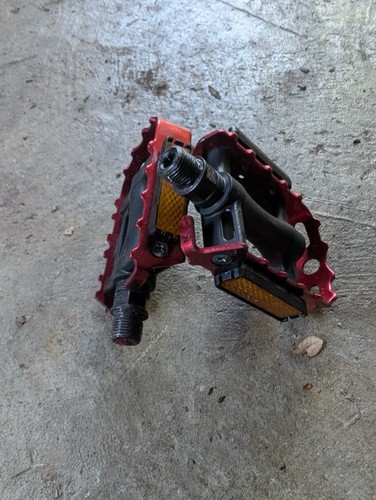 Red pedals - red,