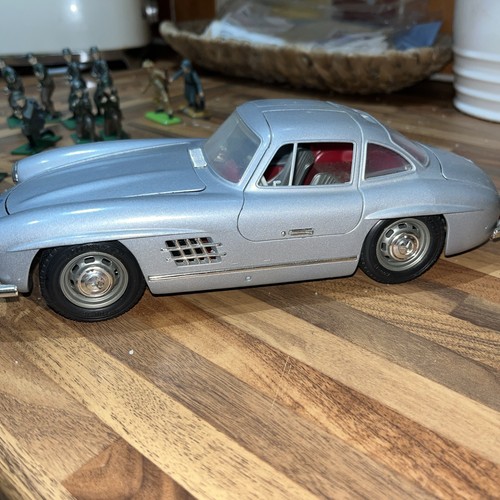 Burago scale mercedes - 1:18,