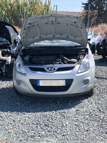 Hyundai i20 blue 2012 - c, wheel