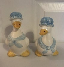 Vintage Novelty Pair Of Geese / Goose Salt and Pepper Pots Shakers Ceramic 5”
