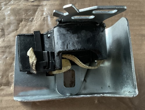 Exhaust rubber mount bracket - rubber,