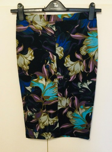Black floral pencil - tu,