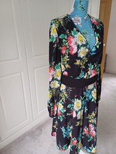 NEW+TAGS ‘MYLENE KLASS’ FLORAL FIT & FLARE DRESS WITH FEATURE BUTTONS SIZE 18