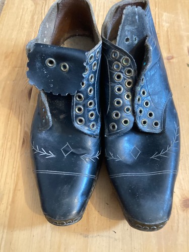 Black lancashire clogs - black,