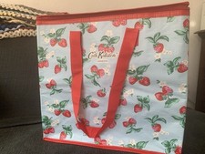 NEW Cath kidston cool Insulated picnic lunch travel bag blue strawberry Large