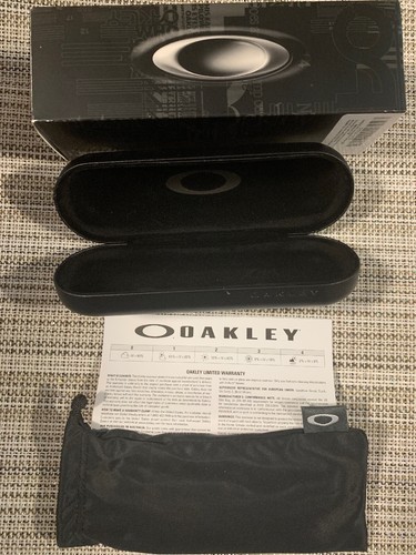 New genuine oakley black - new,