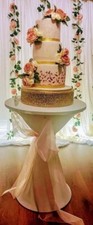 cake stand