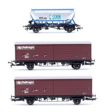 BACHMANN/HORNBY 'OO' GAUGE LOT OF 3 RAILFREIGHT VAA BOX VAN/ECC HOPPER WAGON