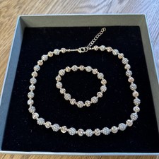 Ladies Necklace & Bracelet Set Gold