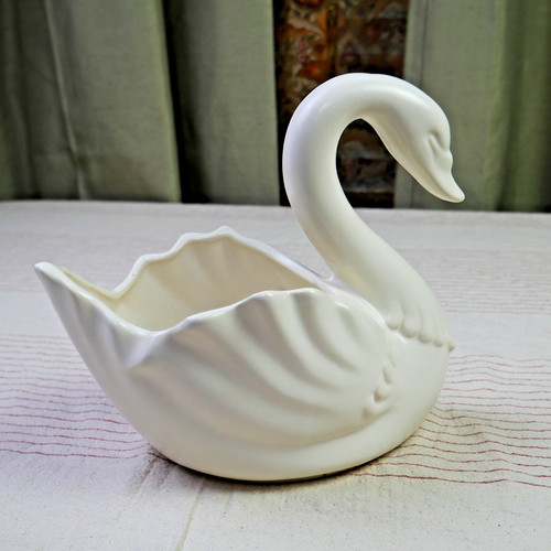 Vintage hull pottery ivory - pottery,