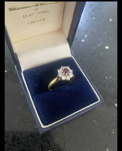 Ruby and diamond - cluster, 18ct