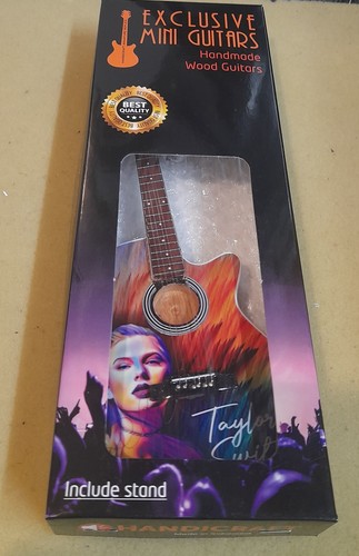 Taylor swift wooden miniature - taylor,