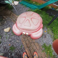 Step sand pit with - step,