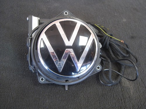 Polo pivoting emblem - vw,