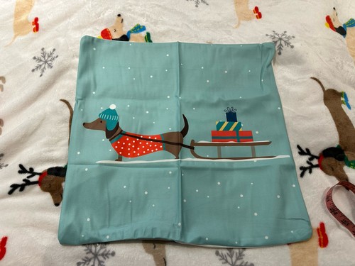 Sausage dog dachshund - sausage, /