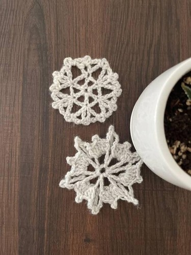 Two snowflakes crochet pattern