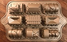 Vintage Nordic Ware 3D 9 Car Train Railway Cake Pan 5 Cups/1.2 Liters USA
