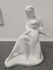 Royal Doulton Classics 'Mother And Daughter' HN4562 