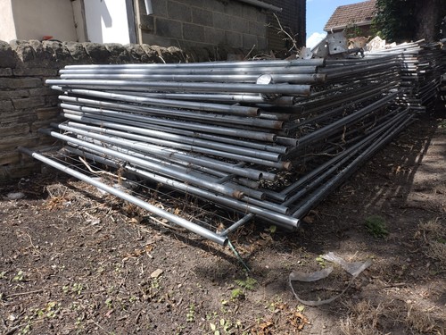 Harris site fencing with feet - site,