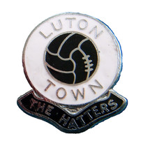 Luton Town THE HATTERS Football Club Gomm ball enamel badge