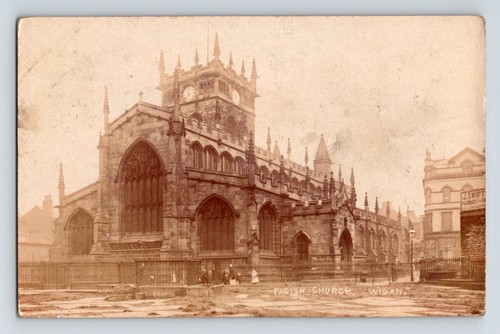 England parish church wigan - england:, church,
