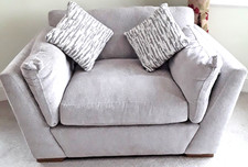 2 Seater Settee c/w cushions