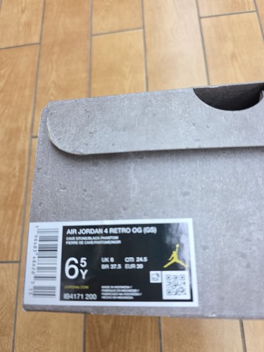 Empty shoe box - shoe,