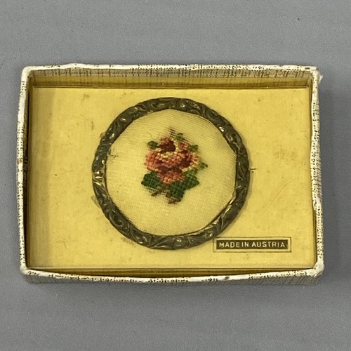 Flower cross stitch brooch - cross,