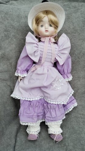 Very pretty vintage porcelain - pretty,