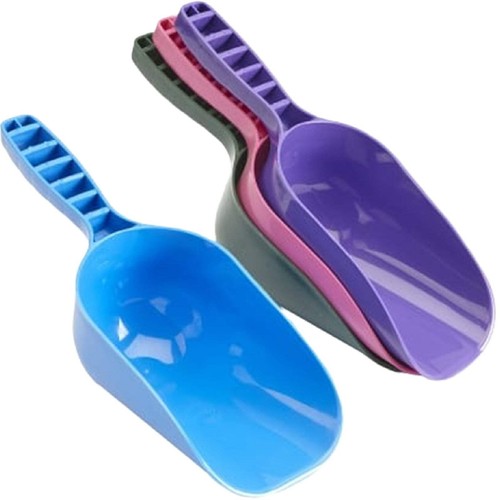 Plastic feed scoop - (1pk),
