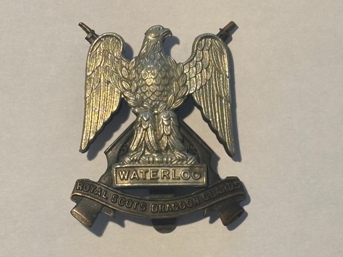 Cap badge belonging the - cap, to