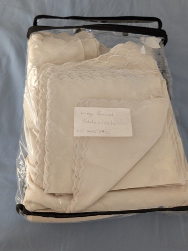 Large circular scalloped - large,