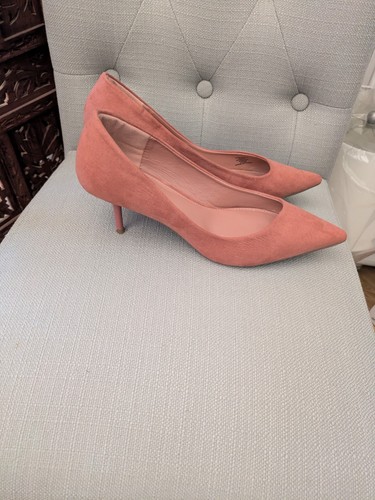 Next asymmetric coral - coral, kitten