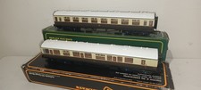 OO gauge NEAR MINT 2x Mainline