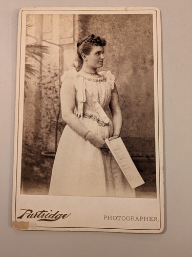 Cabinet card photograph - card, woman