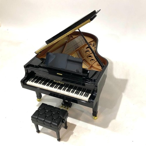 Black grand pianist - grand, 1/6