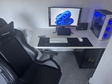 Custom Built Gaming Pc And Pc Set Up