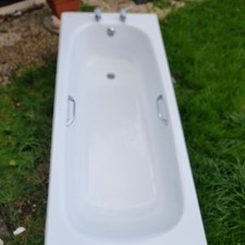 ENAMEL BATH with TAPS