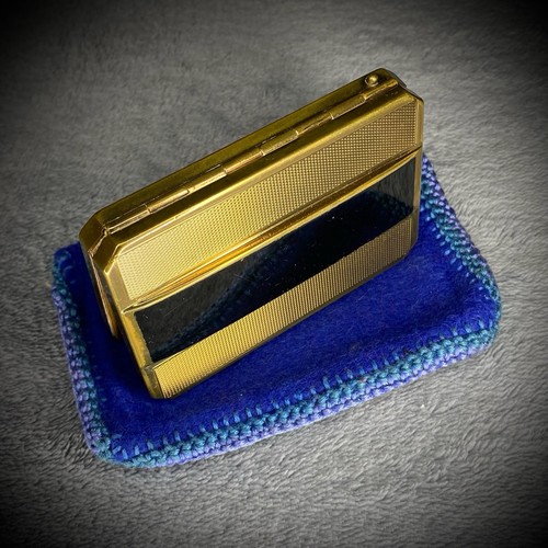 Stratton powder compact - stratton,