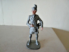TRADITION 90MM PARTIALLY PAINTED METAL HIGHLAND SOLDIER